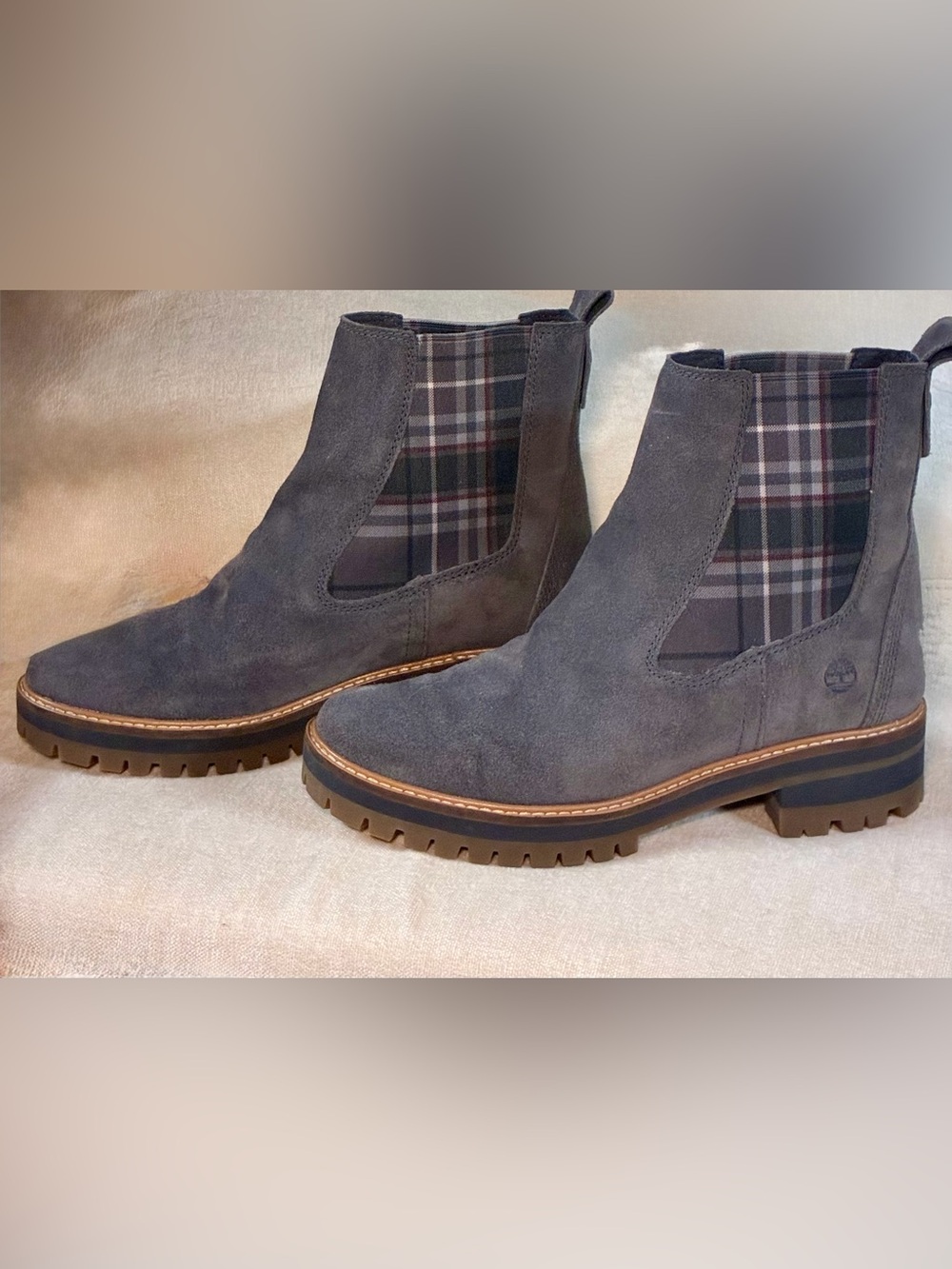 Timberland Courmayeur Valley Chelsea Boots – Gray Suede & Plaid
